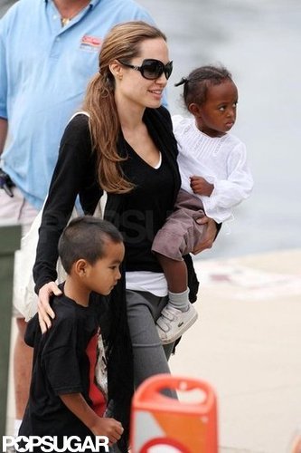 Angelina Jolie and Brad Pitt took Maddox, Zahara, and Pax to a Chicago museum in August 2007.
Angelina Jolie and Brad Pitt took Maddox, Zahara, and Pax to a Chicago museum in August 2007.