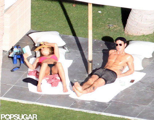 Bikini-Clad Jennifer Aniston Sunbathes in Cabo With Shirtless Justin on Christmas Eve! Bikini-Clad Jennifer Aniston Sunbathes in Cabo With Shirtless Justin on Christmas Eve!