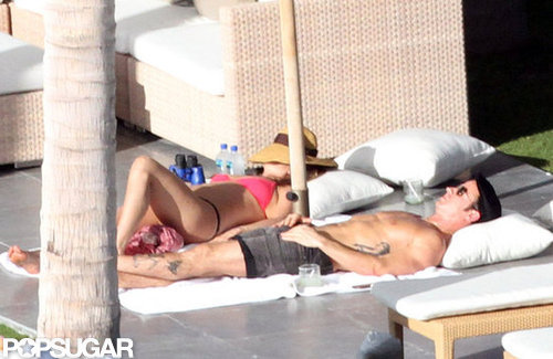 Bikini-Clad Jennifer Aniston Sunbathes in Cabo With Shirtless Justin on Christmas Eve! Bikini-Clad Jennifer Aniston Sunbathes in Cabo With Shirtless Justin on Christmas Eve!