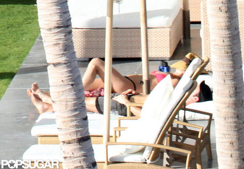 Bikini-Clad Jennifer Aniston Sunbathes in Cabo With Shirtless Justin on Christmas Eve! Bikini-Clad Jennifer Aniston Sunbathes in Cabo With Shirtless Justin on Christmas Eve!