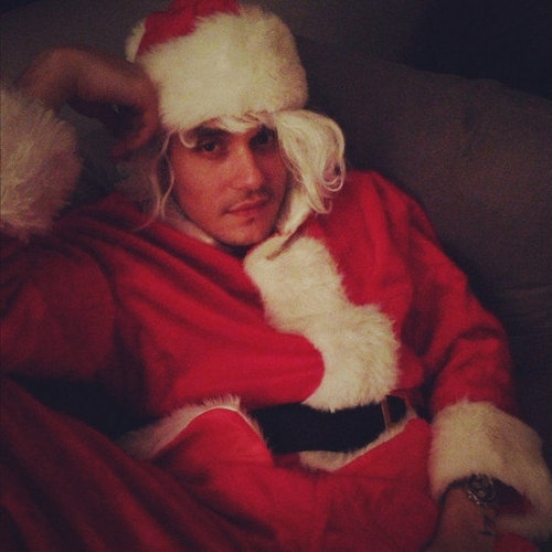 Katy Perry tweeted out a photo of her "Santa baby," John Mayer.
Source: Twitter user katyperry
Katy Perry tweeted out a photo of her "Santa baby," John Mayer.
Source: Twitter user katyperry