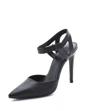 If you haven't yet gotten on the pointed-toe-pump bandwagon, these Nicholas Amelia Lizard Pumps ($181, originally $259) make it very easy to embrace the ever-chic staple.
If you haven't yet gotten on the pointed-toe-pump bandwagon, these Nicholas Amelia Lizard Pumps ($181, originally $259) make it very easy to embrace the ever-chic staple.