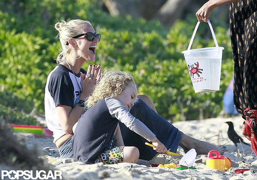 Pregnant Jessica Simpson Wears a Bikini as Ashlee and Bronx Hit the Beach Pregnant Jessica Simpson Wears a Bikini as Ashlee and Bronx Hit the Beach
