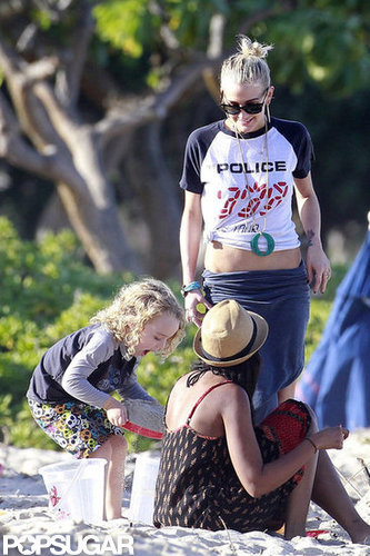 Pregnant Jessica Simpson Wears a Bikini as Ashlee and Bronx Hit the Beach Pregnant Jessica Simpson Wears a Bikini as Ashlee and Bronx Hit the Beach
