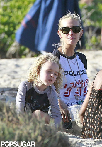 Pregnant Jessica Simpson Wears a Bikini as Ashlee and Bronx Hit the Beach Pregnant Jessica Simpson Wears a Bikini as Ashlee and Bronx Hit the Beach