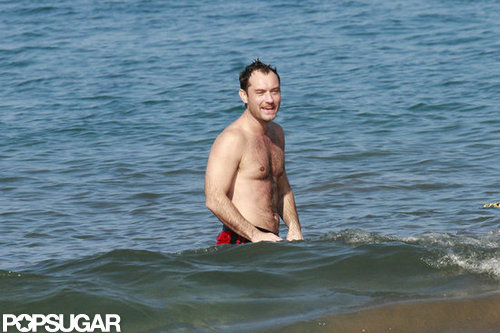 Jude Law relaxed.
Jude Law relaxed.