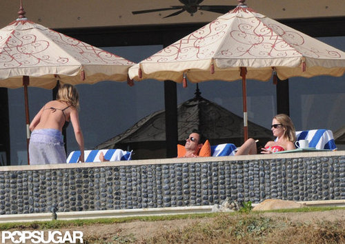 Jennifer Aniston Kisses Justin Poolside During a Bikini-Filled NYE Jennifer Aniston Kisses Justin Poolside During a Bikini-Filled NYE