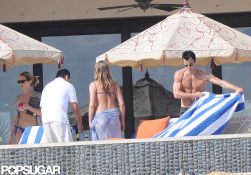 Jennifer Aniston Kisses Justin Poolside During a Bikini-Filled NYE Jennifer Aniston Kisses Justin Poolside During a Bikini-Filled NYE
