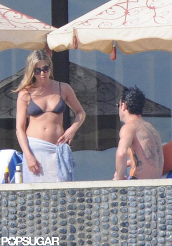 Jennifer Aniston Kisses Justin Poolside During a Bikini-Filled NYE Jennifer Aniston Kisses Justin Poolside During a Bikini-Filled NYE