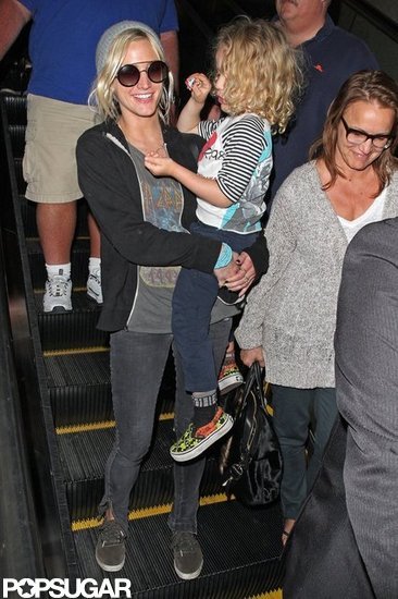 Ashlee Simpson and Bronx Wentz arrived in LA with her mom, Tina Simpson.
Ashlee Simpson and Bronx Wentz arrived in LA with her mom, Tina Simpson.