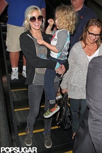 Ashlee Simpson and Bronx Wentz arrived in LA with her mom, Tina Simpson.
Ashlee Simpson and Bronx Wentz arrived in LA with her mom, Tina Simpson.
