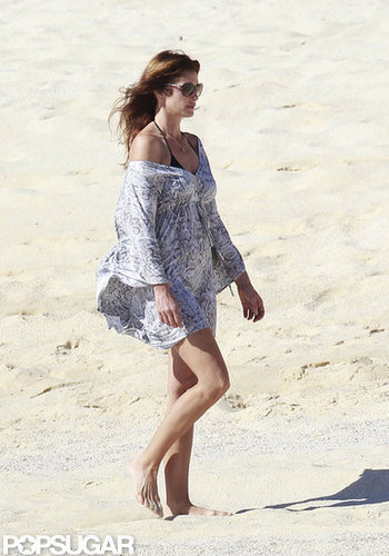 Cindy Crawford Covers Up For a Relaxing Beach Stroll Cindy Crawford Covers Up For a Relaxing Beach Stroll