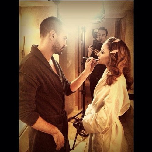 Nicole Richie got her makeup done for the Golden Globes.
Source: Twitter user nicolerichie
Nicole Richie got her makeup done for the Golden Globes.
Source: Twitter user nicolerichie