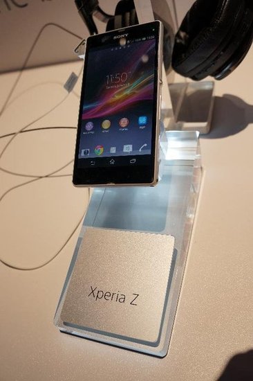 The 4G LTE-capable Xperia Z has a 5-inch 1080 x 1920 full HD display and runs on a 1.5GHz quad-core Snapdragon S4 processor with 2GB RAM.
The 4G LTE-capable Xperia Z has a 5-inch 1080 x 1920 full HD display and runs on a 1.5GHz quad-core Snapdragon S4 processor with 2GB RAM.