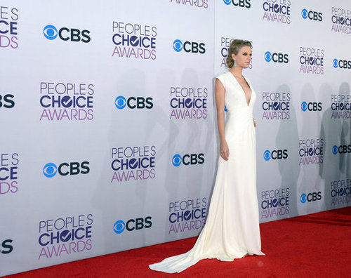 Taylor Swift Goes Simple But Sexy at the 2013 PCAs Taylor Swift Goes Simple But Sexy at the 2013 PCAs