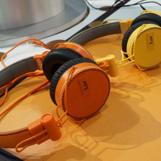 iLuv Ref Headphones iLuv Ref Headphones