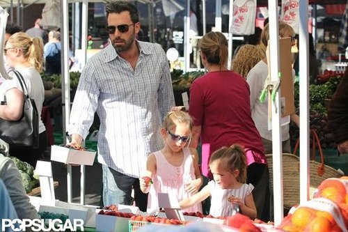 Ben Affleck Picks Up Flowers and Fruit at the Market With His Girls Ben Affleck Picks Up Flowers and Fruit at the Market With His Girls