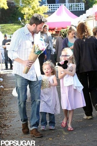 Ben Affleck and his daughters picked up some fresh vegetables.
Ben Affleck and his daughters picked up some fresh vegetables.