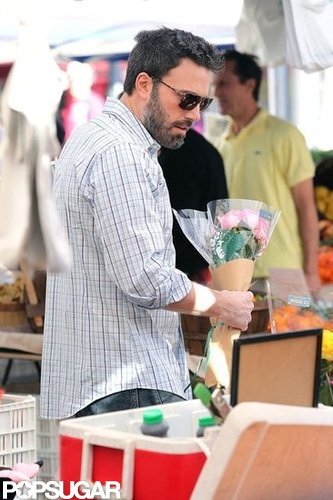 Ben Affleck Picks Up Flowers and Fruit at the Market With His Girls Ben Affleck Picks Up Flowers and Fruit at the Market With His Girls