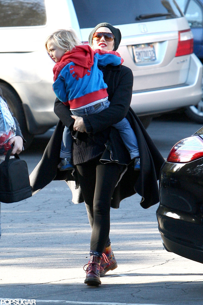 Gwen Stefani gave Zuma Rossdale a lift. Gwen Stefani gave Zuma Rossdale a lift.