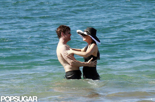 Parenthood's Peter Krause Goes Shirtless in a Beach Scene With Monica Potter Parenthood's Peter Krause Goes Shirtless in a Beach Scene With Monica Potter