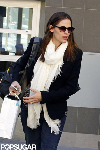 Jennifer Garner wore a white scarf with a blazer to run errands in LA.
Jennifer Garner wore a white scarf with a blazer to run errands in LA.