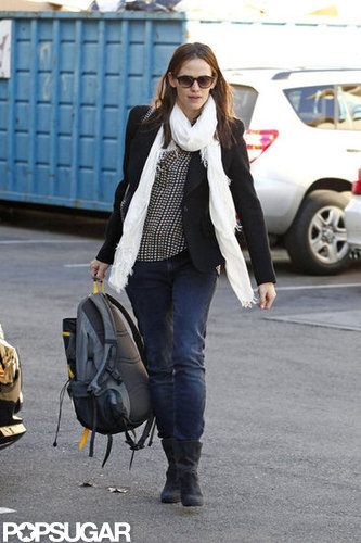 Jennifer Garner carried her backpack with her for a day of errands in LA.
Jennifer Garner carried her backpack with her for a day of errands in LA.