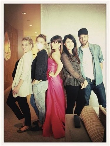 Lea Michele struck a pose with her glam squad before heading to the SAGs.
Source: Twitter user msleamichele
Lea Michele struck a pose with her glam squad before heading to the SAGs.
Source: Twitter user msleamichele