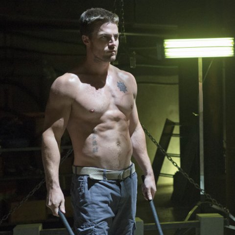 Stephen Amell Pictures on Arrow