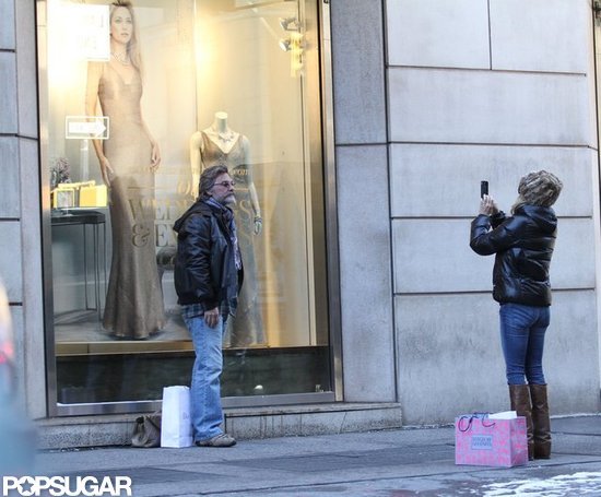 Goldie Hawn had Kurt Russell pose in front of Kate Hudson's Ann Taylor poster in NYC.
Photos courtesy 310Pix
Goldie Hawn had Kurt Russell pose in front of Kate Hudson's Ann Taylor poster in NYC.
Photos courtesy 310Pix
