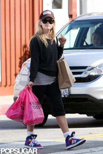 Reese Witherspoon Opts For Takeout Amid a Busy Award Show Night Reese Witherspoon Opts For Takeout Amid a Busy Award Show Night