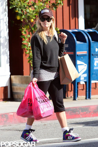 Reese Witherspoon Opts For Takeout Amid a Busy Award Show Night Reese Witherspoon Opts For Takeout Amid a Busy Award Show Night