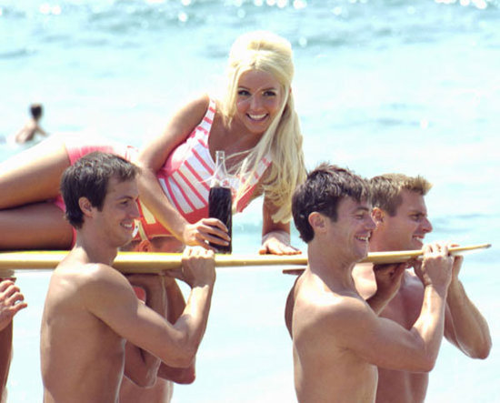 Britney Spears went for a retro look in her 2002 Pepsi commercial.
Britney Spears went for a retro look in her 2002 Pepsi commercial.