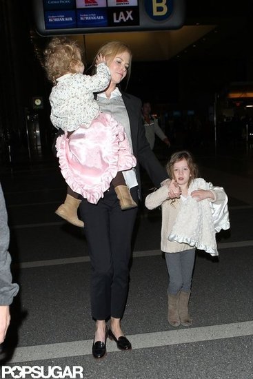 Nicole Kidman was accompanied by her daughters Faith Urban and Sunday Urban to travel through LAX.
Nicole Kidman was accompanied by her daughters Faith Urban and Sunday Urban to travel through LAX.
