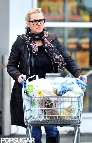 Kate Winslet went grocery shopping in Hampshire.
Kate Winslet went grocery shopping in Hampshire.
