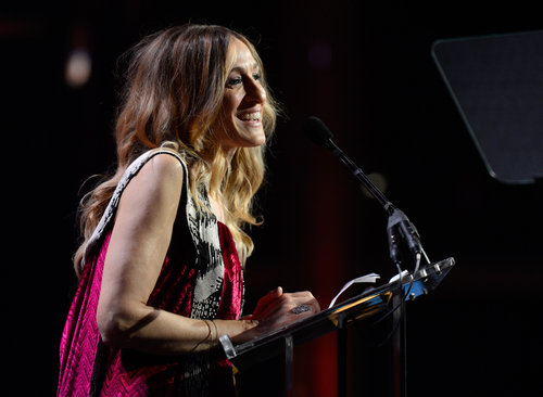 Sarah Jessica Parker Steps Out in Hot Pink to Honor a Friend For amfAR Sarah Jessica Parker Steps Out in Hot Pink to Honor a Friend For amfAR