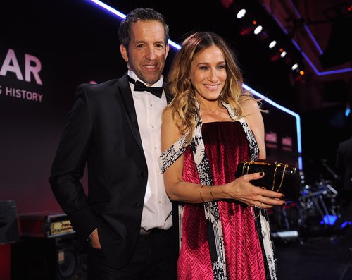 Sarah Jessica Parker Steps Out in Hot Pink to Honor a Friend For amfAR Sarah Jessica Parker Steps Out in Hot Pink to Honor a Friend For amfAR