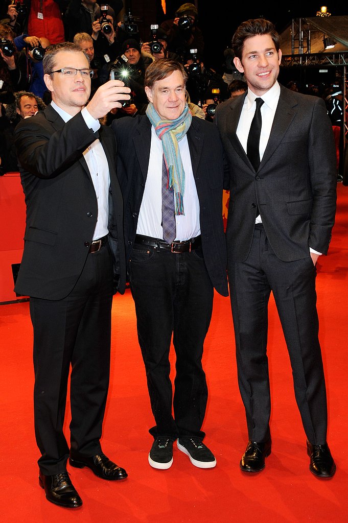 Matt Damon Snaps Away on the Red Carpet With John Krasinski Matt Damon Snaps Away on the Red Carpet With John Krasinski