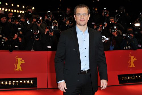 Matt Damon Snaps Away on the Red Carpet With John Krasinski Matt Damon Snaps Away on the Red Carpet With John Krasinski