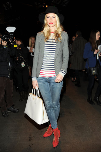 Poppy Delevingne sported a striped top with a structured blazer, skinny jeans, red studded boots, and a black hat at Rag & Bone's show.
Poppy Delevingne sported a striped top with a structured blazer, skinny jeans, red studded boots, and a black hat at Rag & Bone's show.