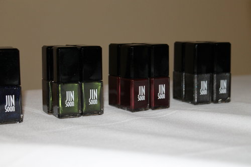 Models got their fingers painted in either blue, red, green, or silver from nail artist Jin Soon. The highlight of the nails, however, was a velvety matte top coat that sucked the tackiness right out of the sparkly shades.
Models got their fingers painted in either blue, red, green, or silver from nail artist Jin Soon. The highlight of the nails, however, was a velvety matte top coat that sucked the tackiness right out of the sparkly shades.