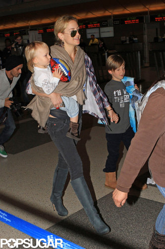 Kate Hudson Flies the Smiley Skies With Ryder and Bingham Kate Hudson Flies the Smiley Skies With Ryder and Bingham