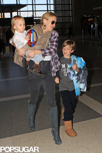 Kate Hudson Flies the Smiley Skies With Ryder and Bingham Kate Hudson Flies the Smiley Skies With Ryder and Bingham