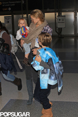 Kate Hudson Flies the Smiley Skies With Ryder and Bingham Kate Hudson Flies the Smiley Skies With Ryder and Bingham