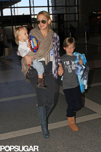 Kate Hudson Flies the Smiley Skies With Ryder and Bingham Kate Hudson Flies the Smiley Skies With Ryder and Bingham