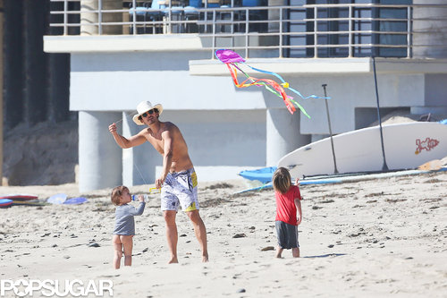 Bikini-Clad Miranda Kerr Hits the Beach With Flynn and Shirtless Orlando! Bikini-Clad Miranda Kerr Hits the Beach With Flynn and Shirtless Orlando!