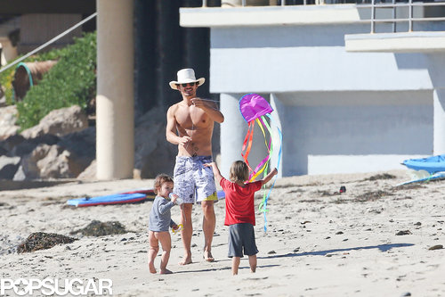 Bikini-Clad Miranda Kerr Hits the Beach With Flynn and Shirtless Orlando! Bikini-Clad Miranda Kerr Hits the Beach With Flynn and Shirtless Orlando!