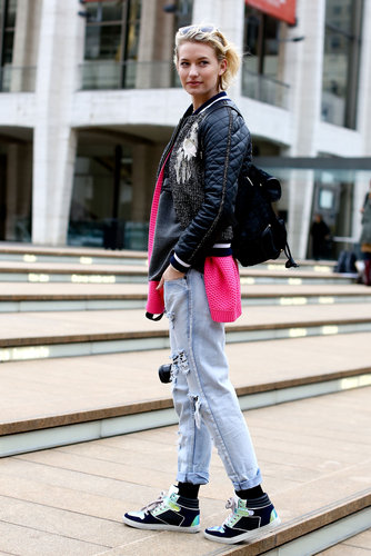 A quilted bomber, high-tops, and acid-washed denim had a '90s punk feel.
A quilted bomber, high-tops, and acid-washed denim had a '90s punk feel.