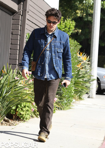 John Mayer carried a small bag with him.
John Mayer carried a small bag with him.