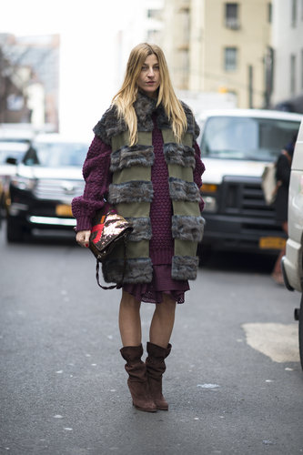 A statement fur kept this showgoer warm — and got her noticed — on her way to the shows.
Source: Le 21ème | Adam Katz Sinding
A statement fur kept this showgoer warm — and got her noticed — on her way to the shows.
Source: Le 21ème | Adam Katz Sinding